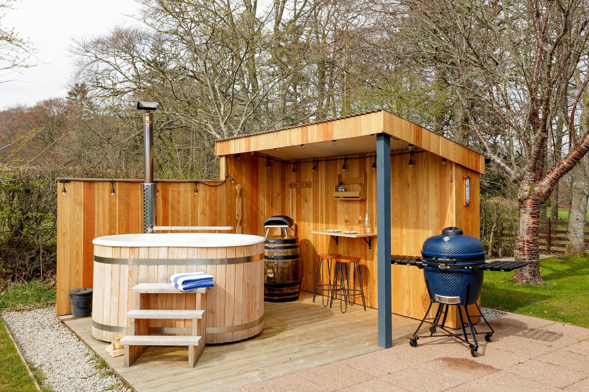 设计师A型小木屋，带热水浴缸， Mayen Estate