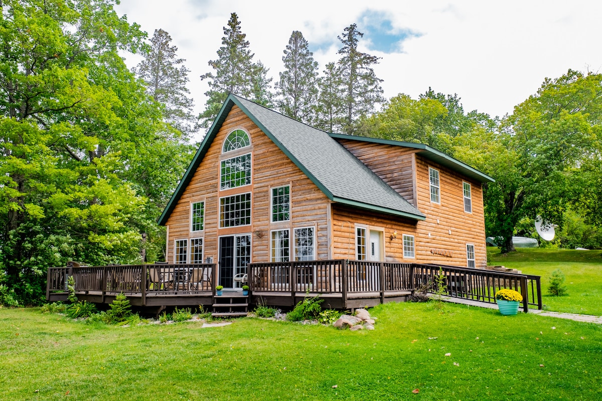 Gorgeous Wolves Den cabin on Shell Lake