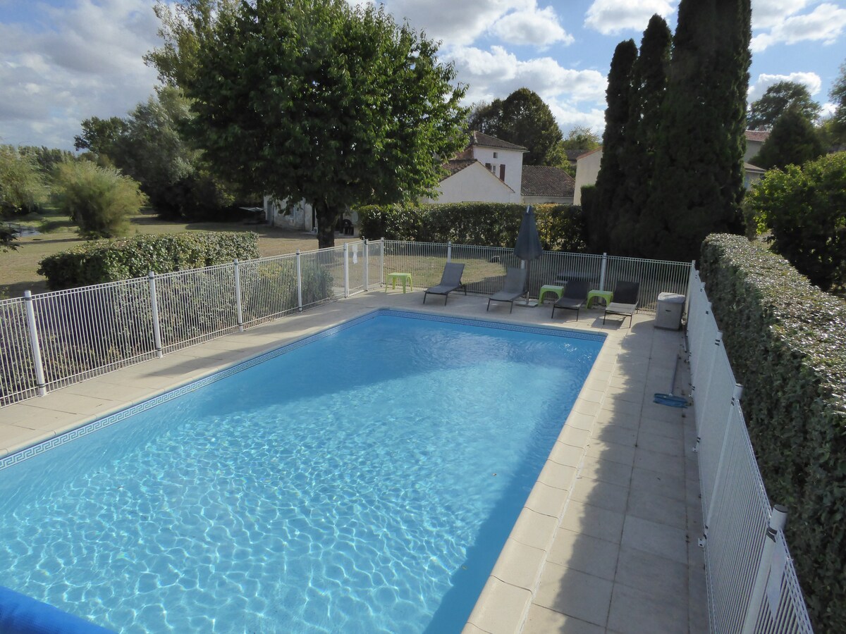 Private Pool, Spacious House, Extensive Gardens