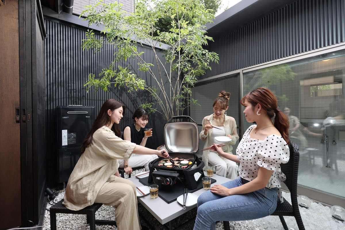 在tsubo花园烧烤，开放式卫生间的氛围非常出色，步行1分钟即可抵★达亀岛老房子酒店/名古屋站