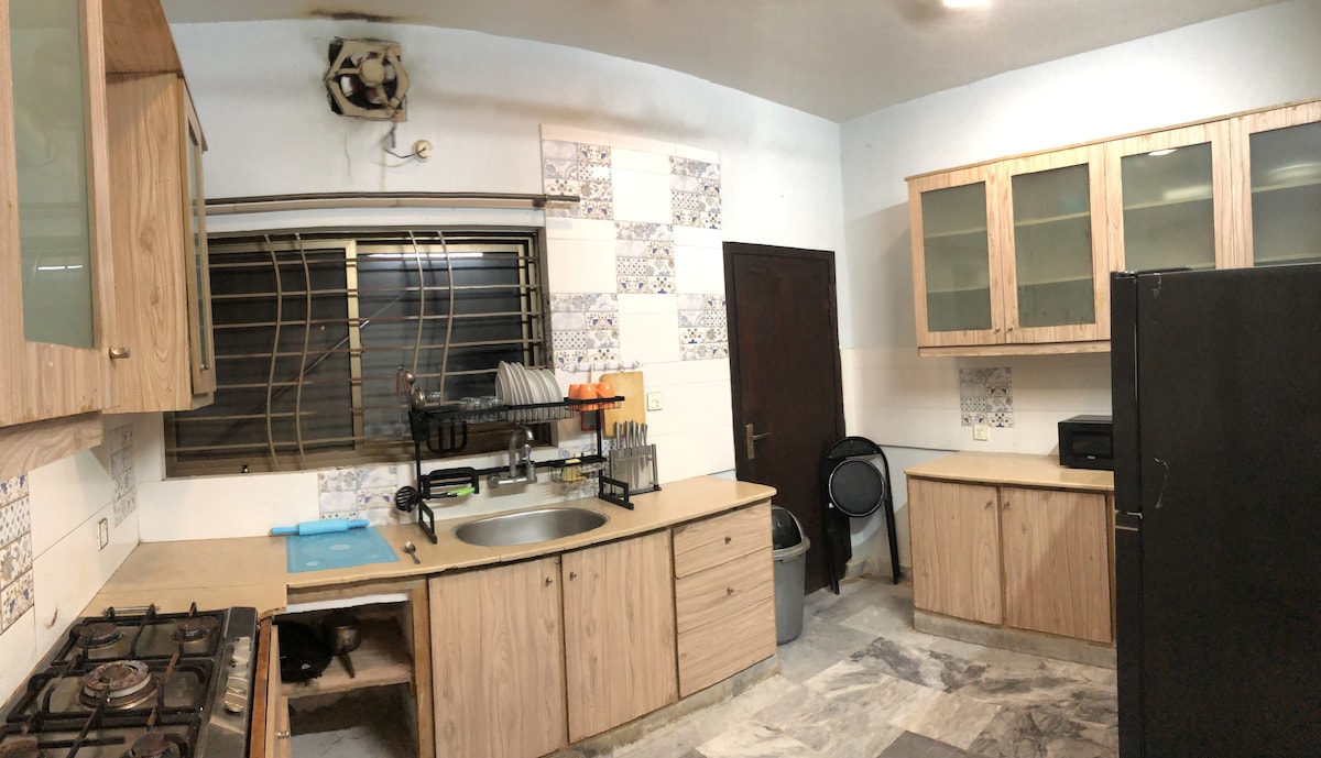 Zinnia's | Private Studio with Kitchen