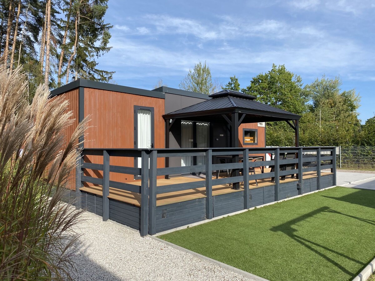 High-quality mobile home on the lake (WA 106)