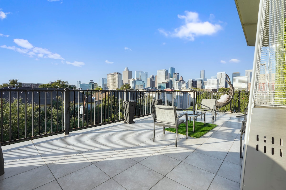 Luxury Midtown Gem : Amazing Rooftop Views