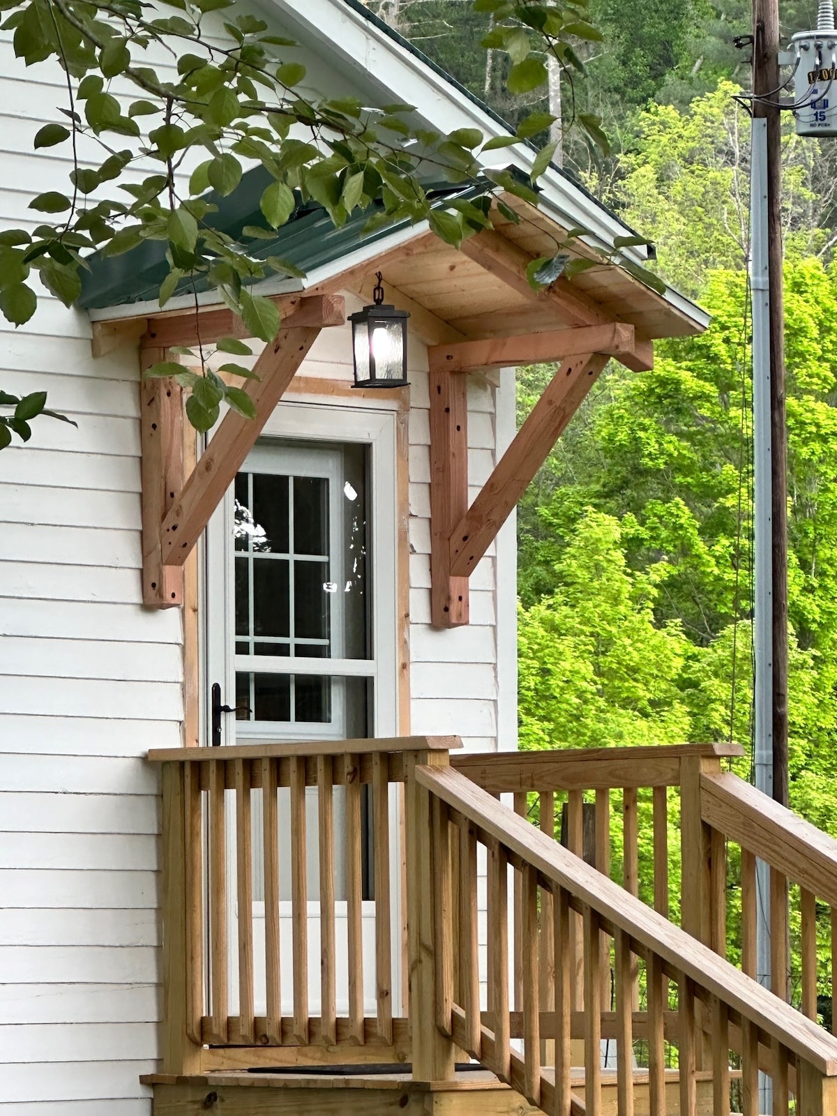 Beaverdam Falls, Earlehurst Cottage