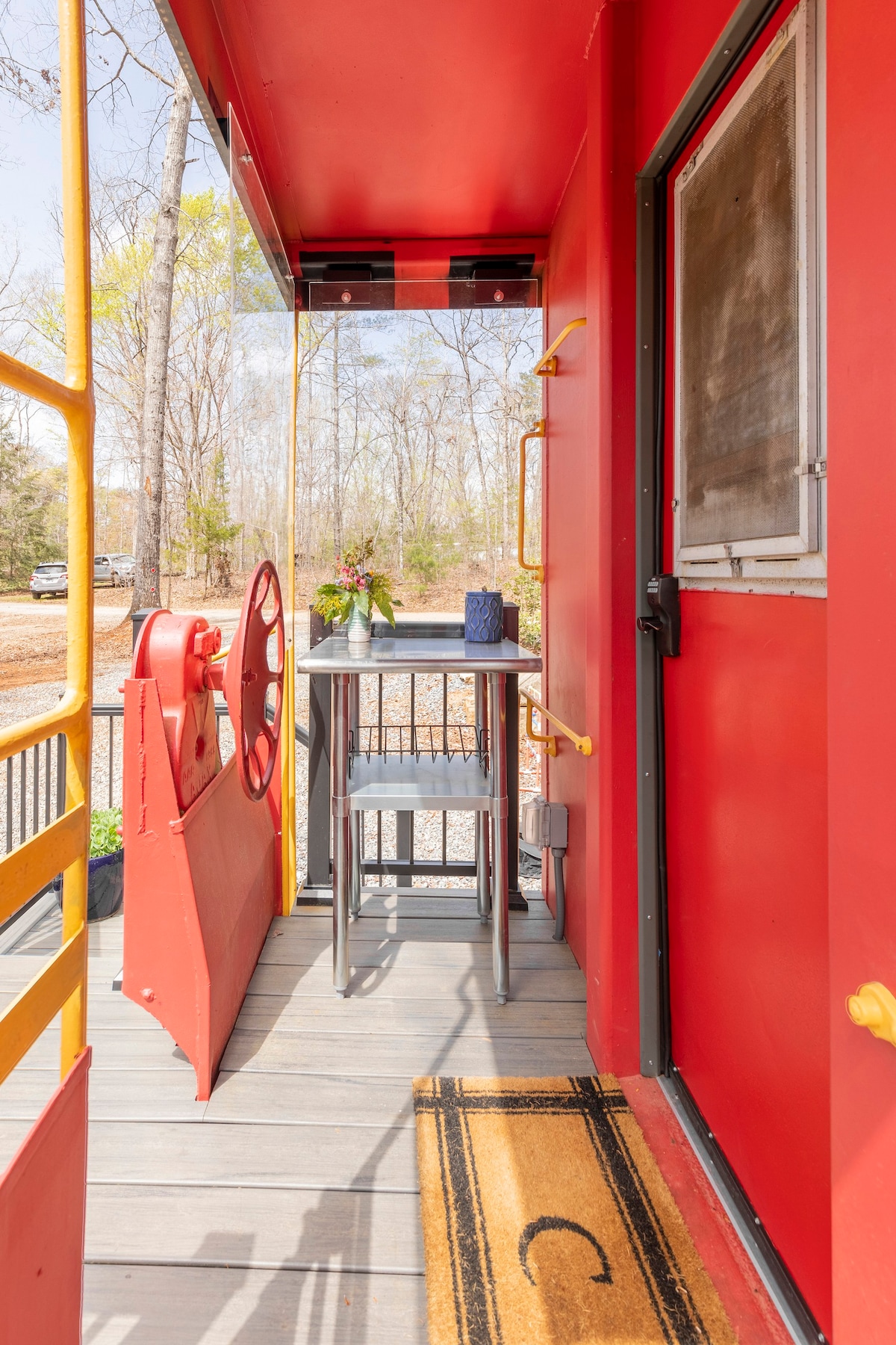 Foothills Caboose - NC wineries - 5 mins to TIEC