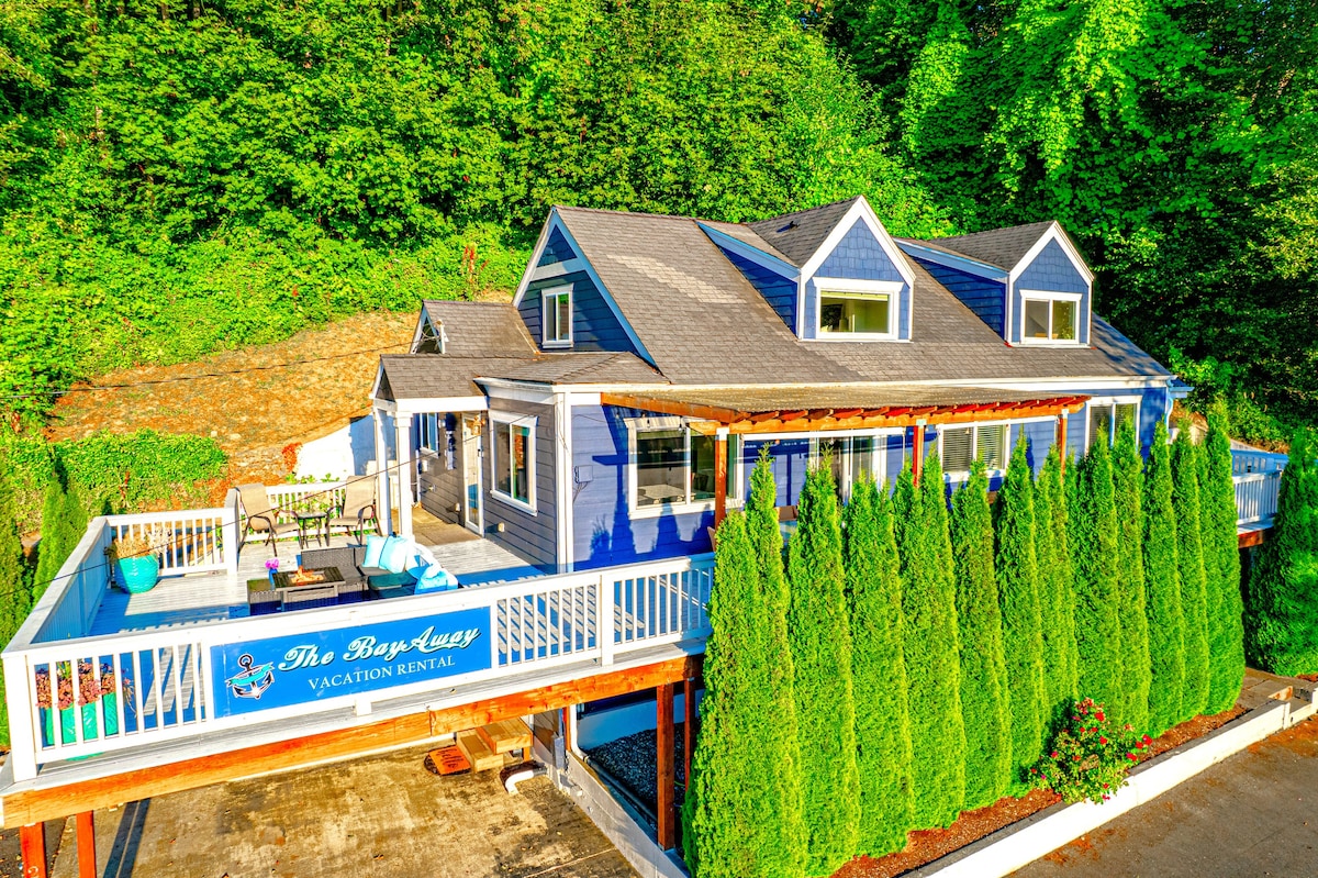 The BayAway 4 BR Waterview Home in DT Port Orchard