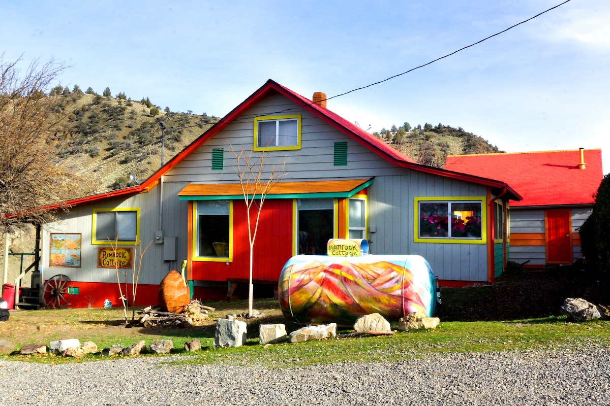 美丽的Rimrock小屋-彩绘山区域！