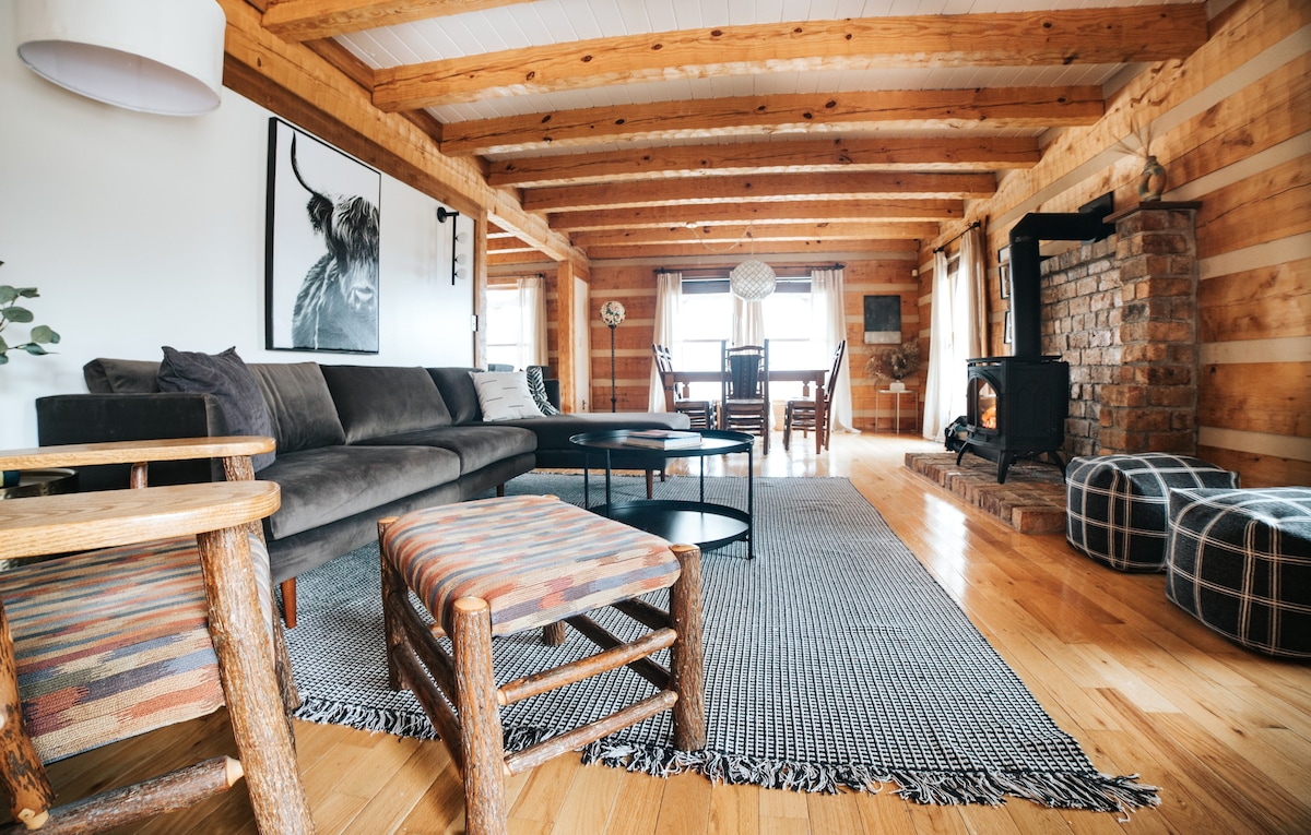 Secluded Log Cabin with Mountain Views.