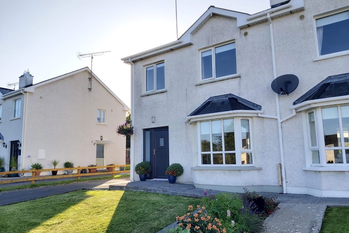 Comfortable 3 bedroom house in Strokestown