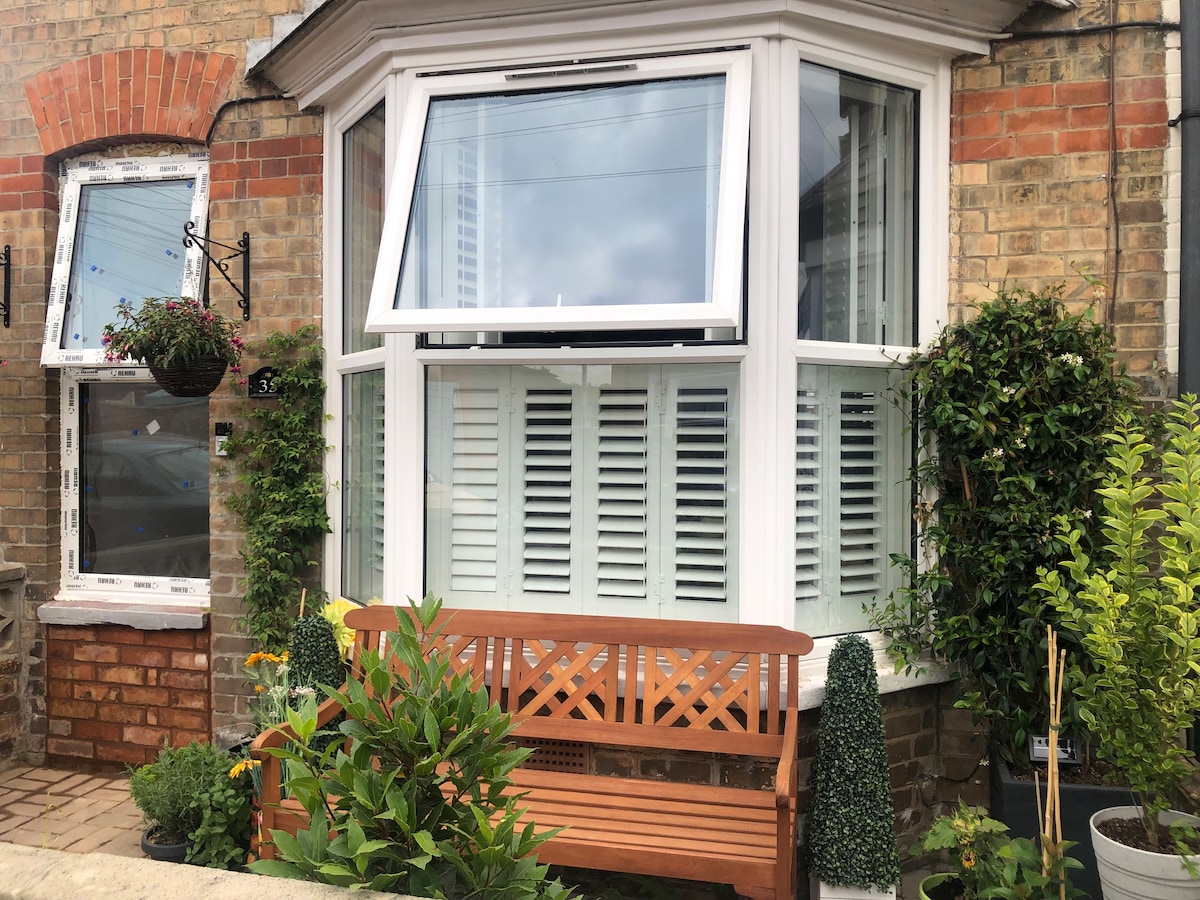 Homely Victorian Terraced  House with Parking