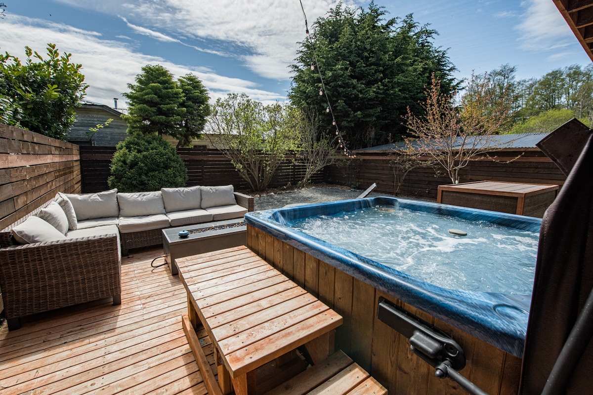 Seaside Saloon Hot Tub Getaway