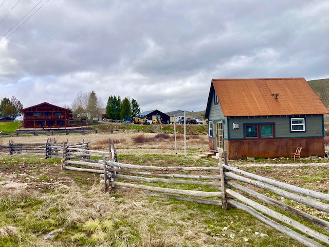 Updated Lil’ Cabin w/VIEWS! of the Sawtooths