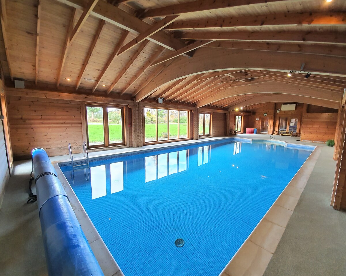 Dogs welcome! Lodge with enclosed garden in Dorset