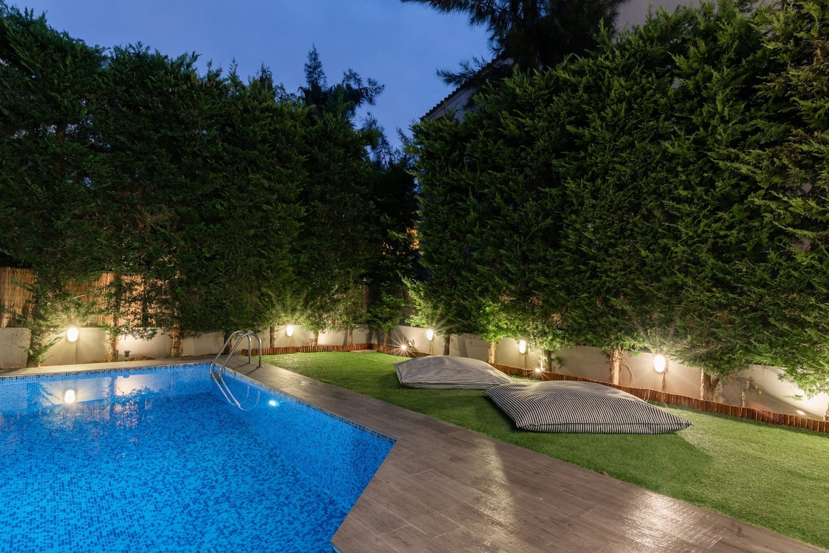 雅典大里维埃拉别墅，带私人泳池。