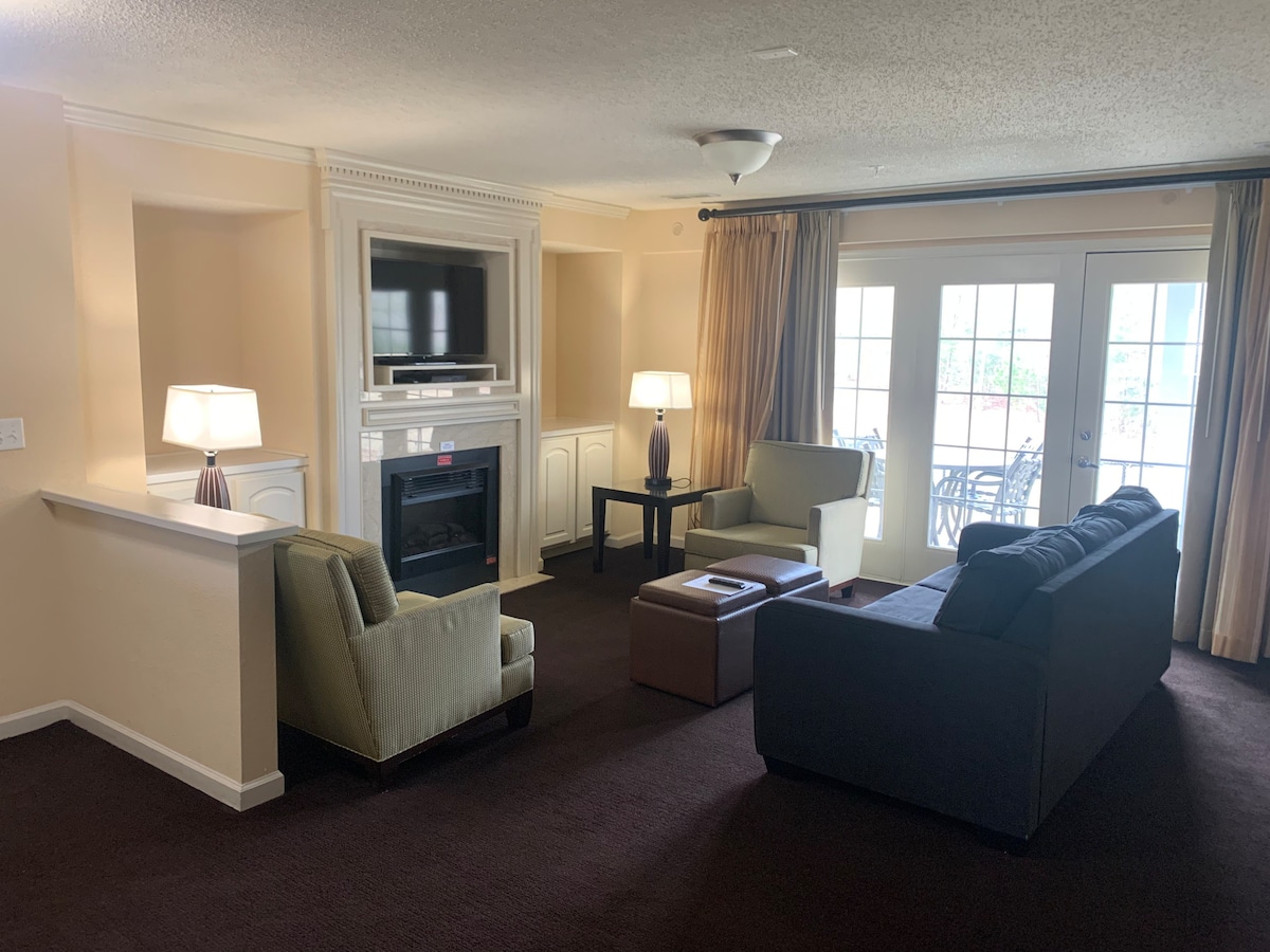 2BR in Popular Family Resort Near Action.  $129 Up