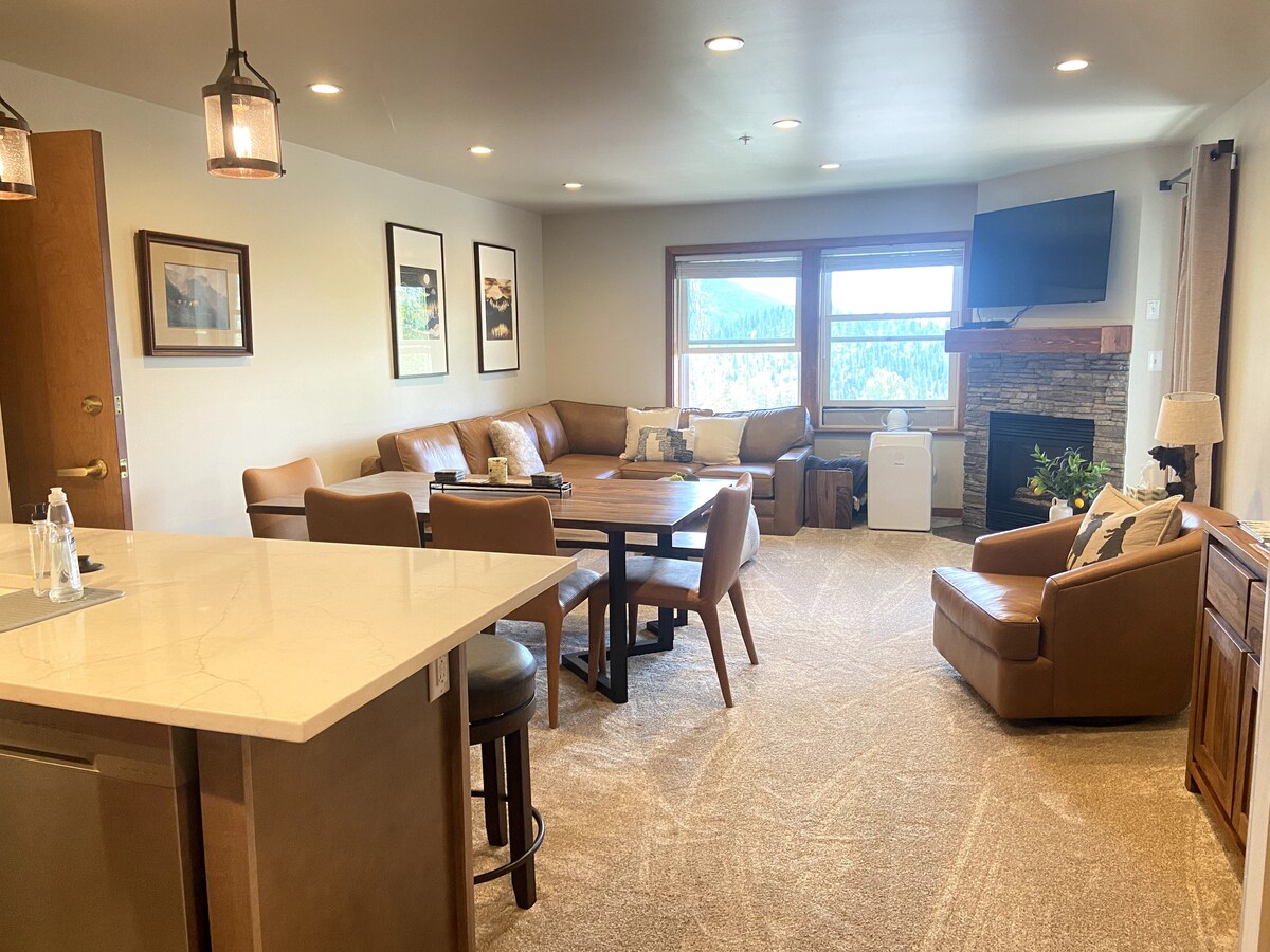 Updated 3/3 Ski-in Ski-out/Bike/Hike Kintla condo