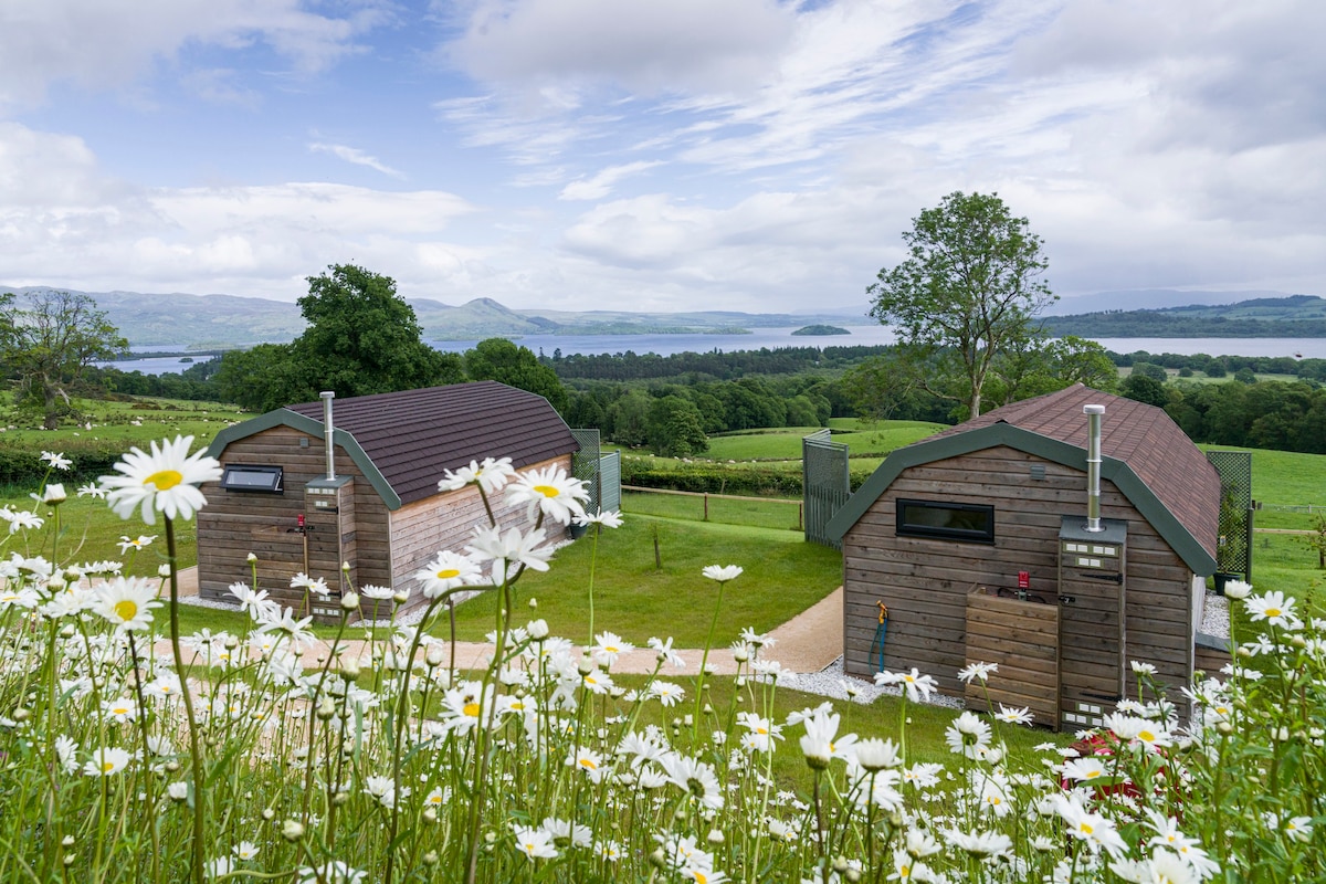 Bonnie Barns - Inchmurrin Barn with Hot Tub