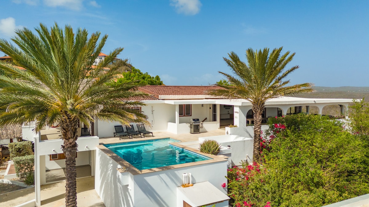 Exclusive 10p Villa: Seaview, Private Beach & Pool