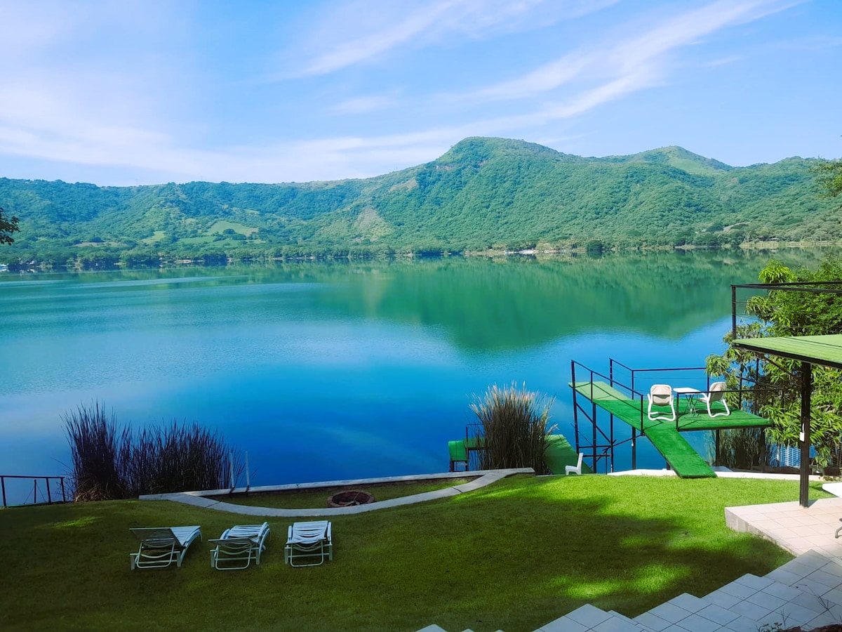 Bungalow vista laguna y Jardín Santa María del Oro