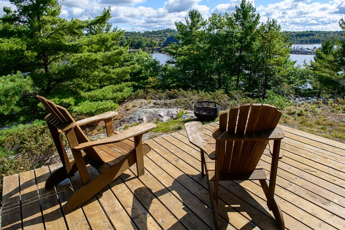 乔治亚湾海滨小屋（ GEORGIAN BAY Waterfront Cottage ） ，位于私人地点。