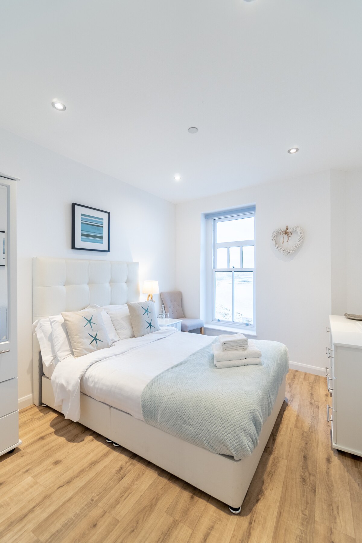 The Samphire Suite by Margate Suites