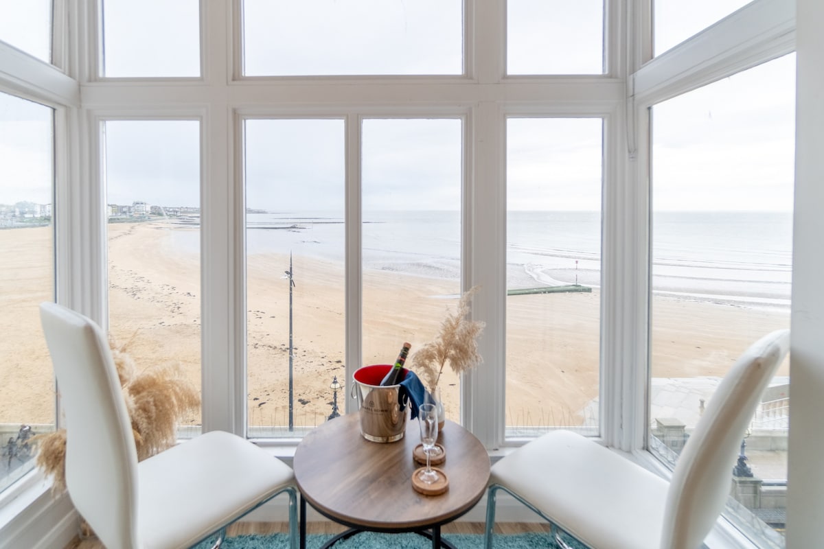 The Samphire Suite by Margate Suites