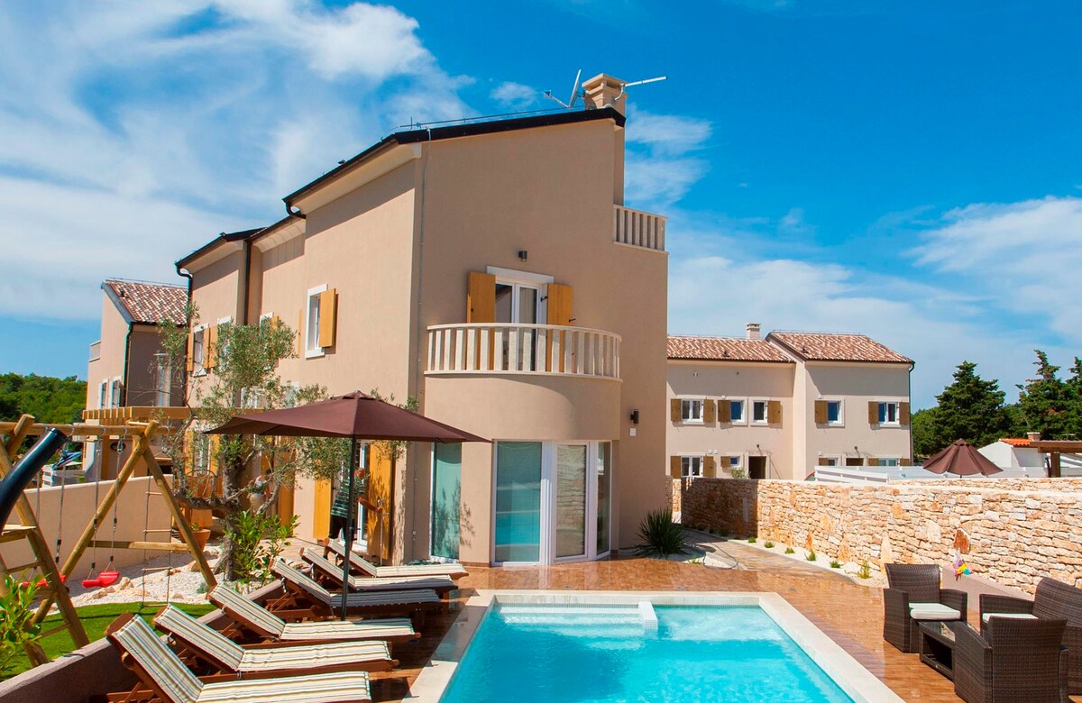 Villa Chiara - Villa with heated swimming pool