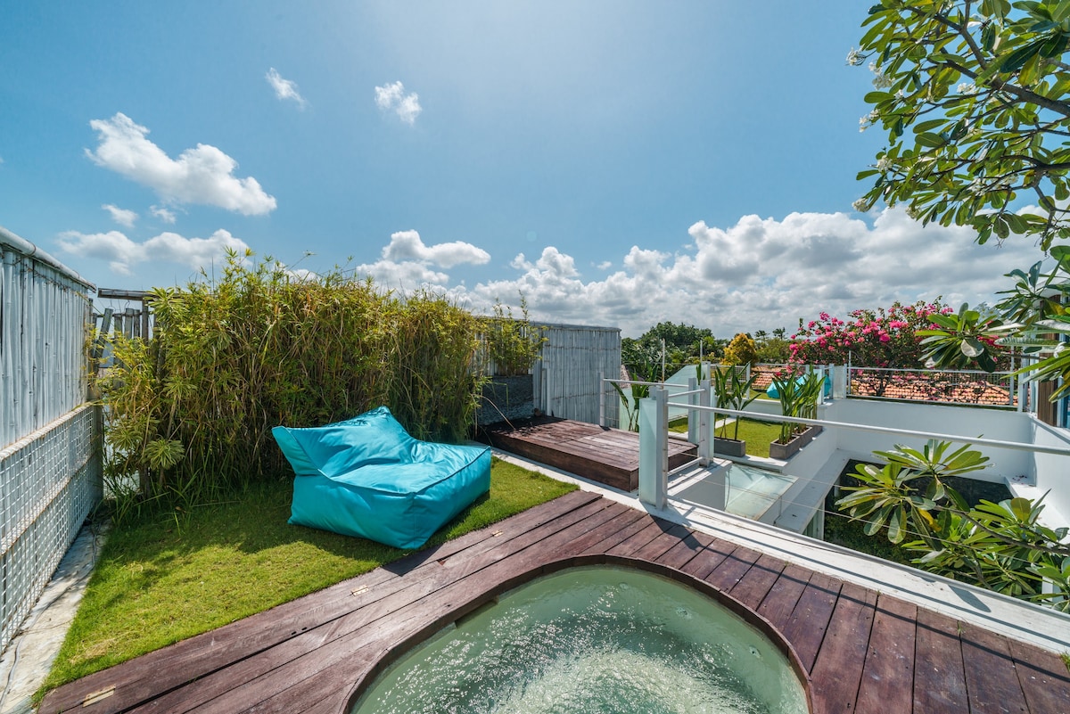 Modern Balinese 4BR Pool Villa in Central Seminyak