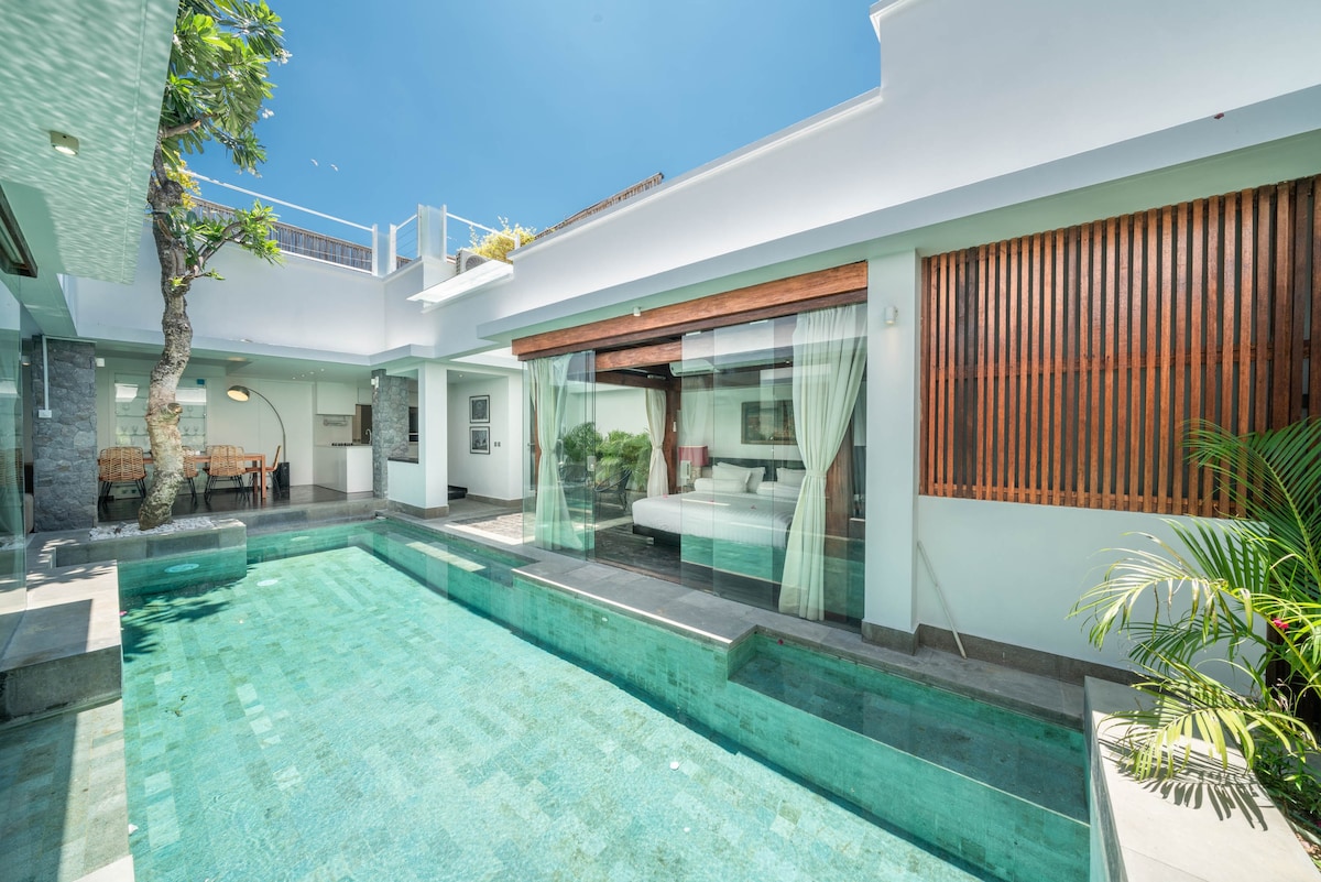 Modern Balinese 4BR Pool Villa in Central Seminyak