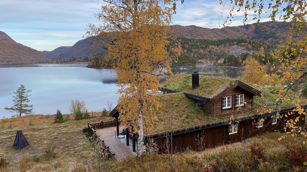 Fredly - Mountain Lakeside Cottage