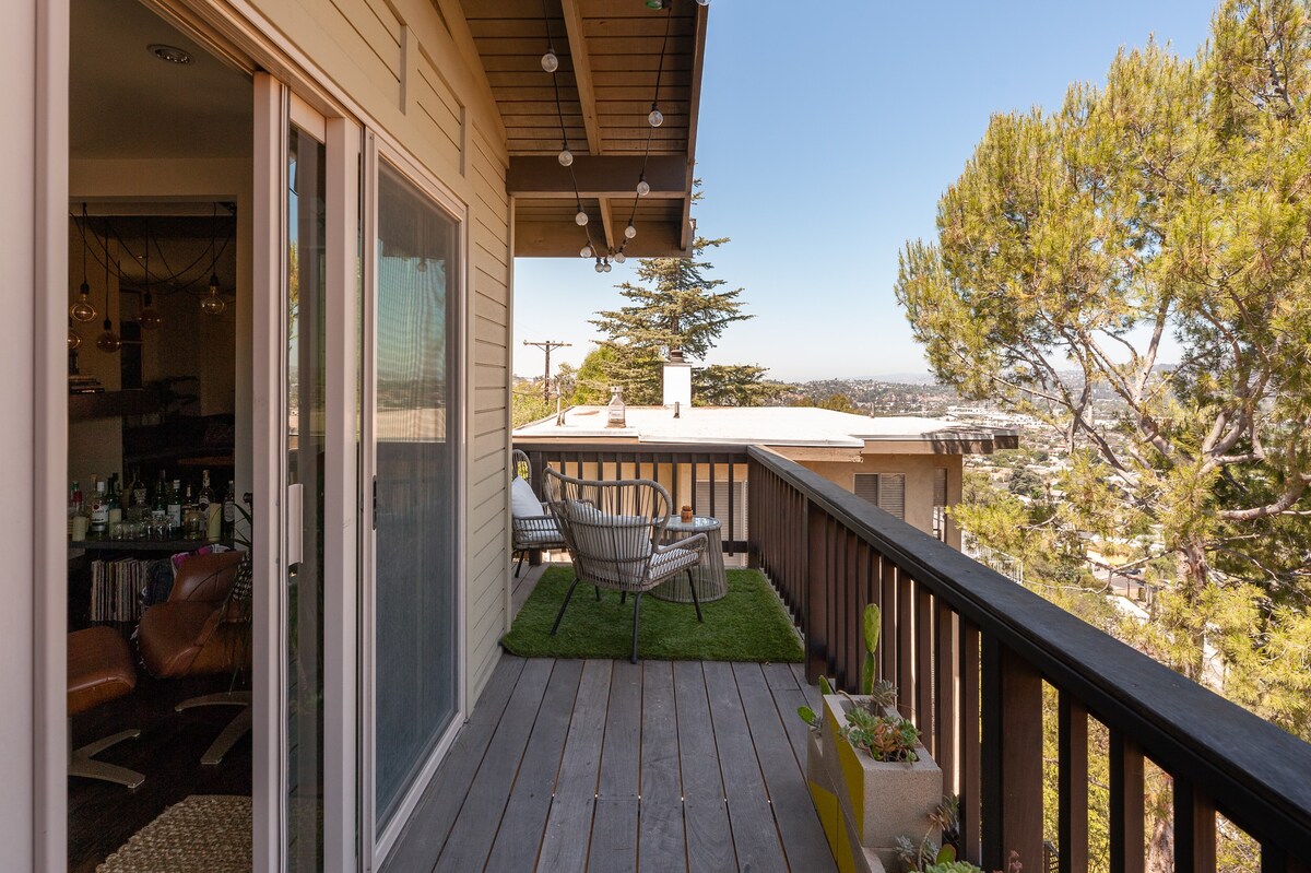 Amazing City Views in a Modern Rock ‘n Roll House