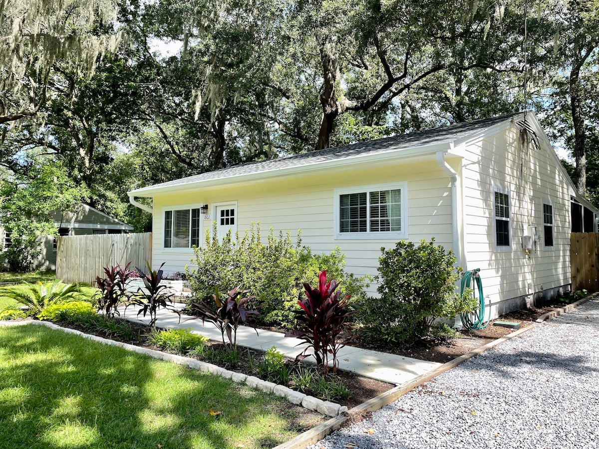 Spanish Moss Cottage