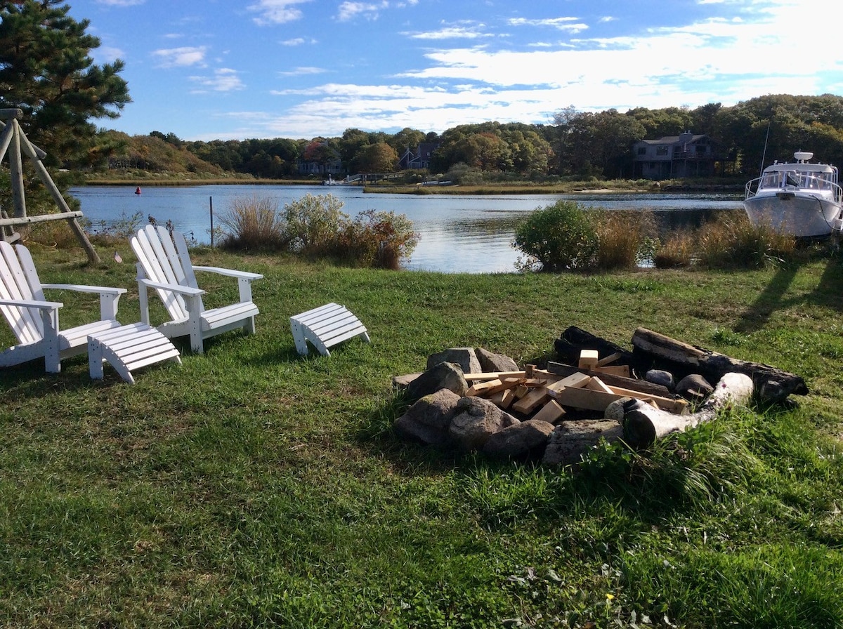 The Front Cottage: Waterfront/Dock/Hot tub