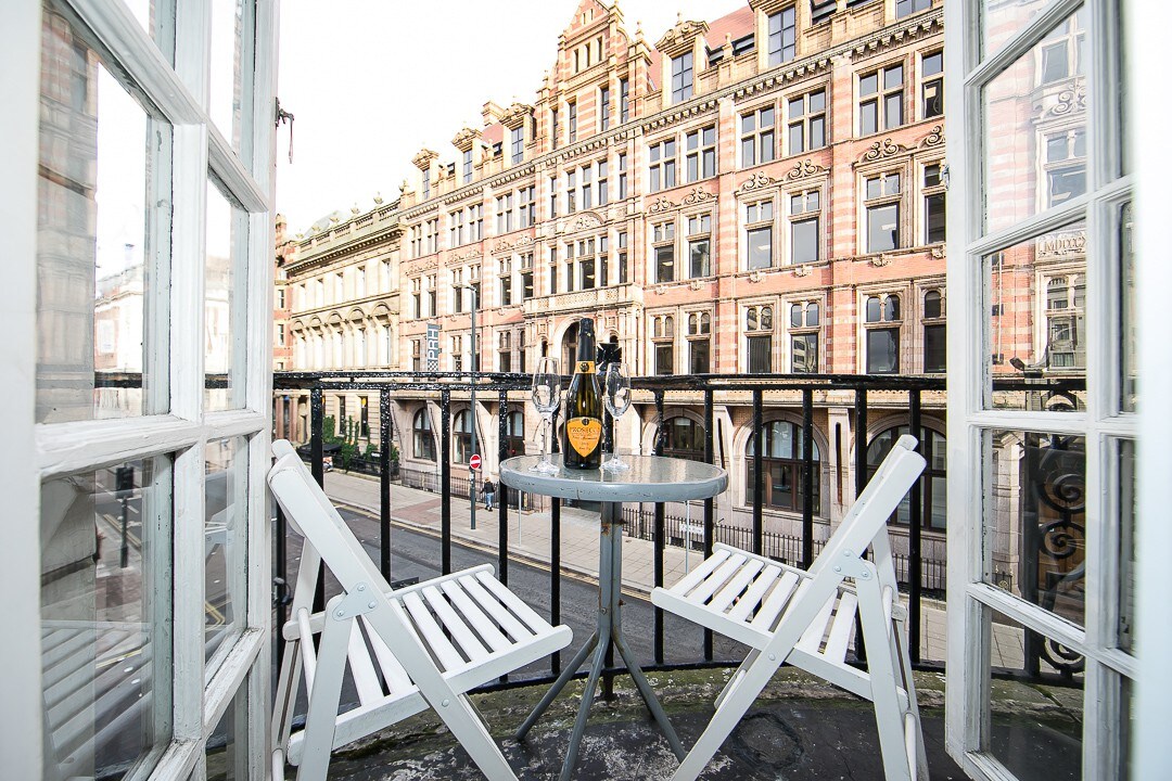 Boutique apt with balconies in the heart of Leeds