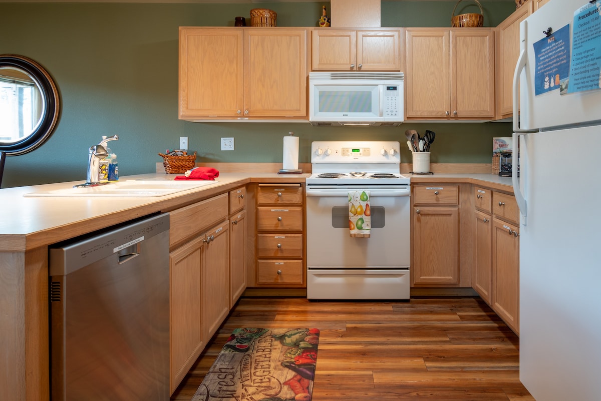 Icicle Ridge Suite-Pet Friendly-Upstairs Unit #N3