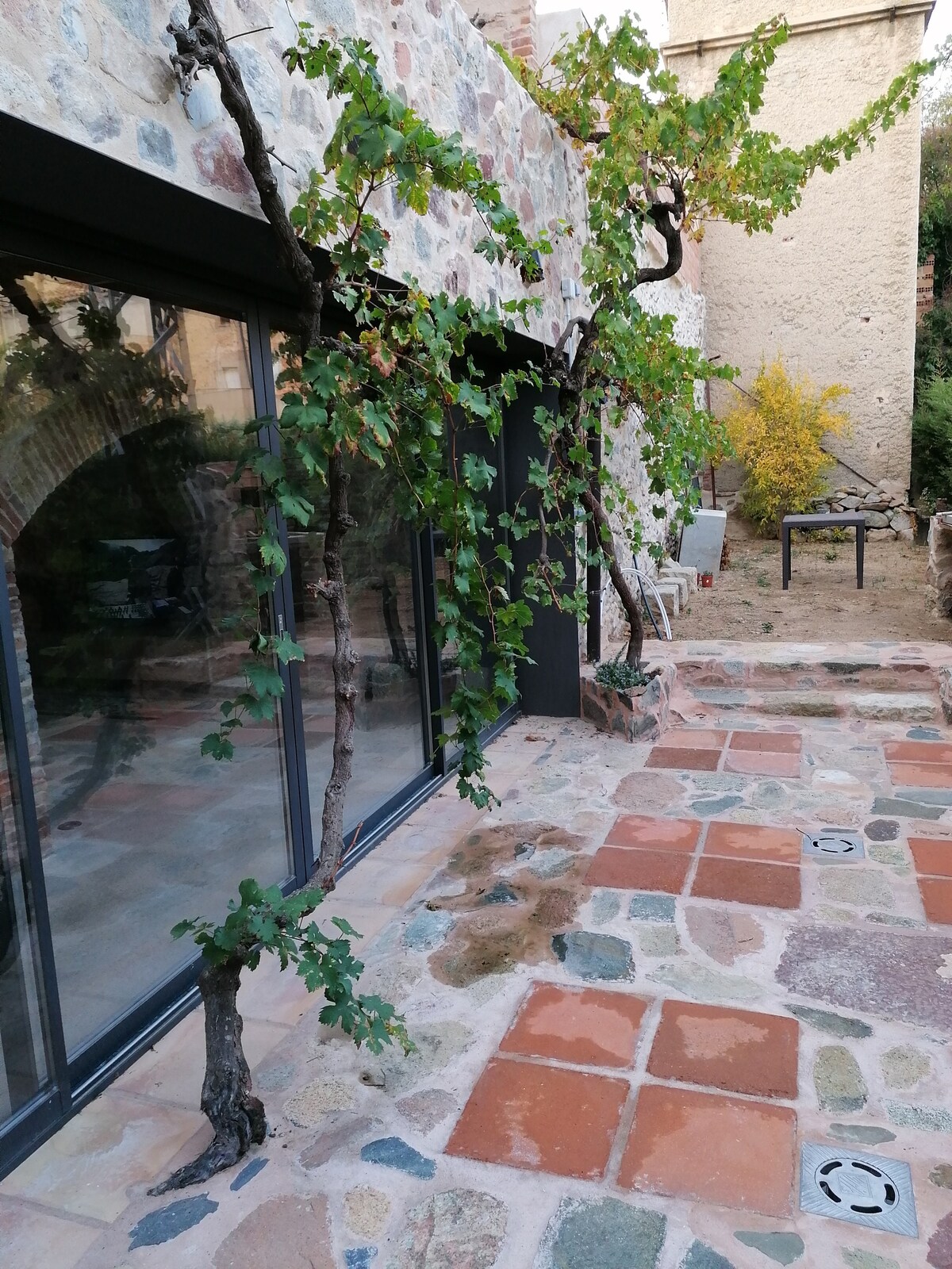 Cal fava rural. The Priorat Portal.