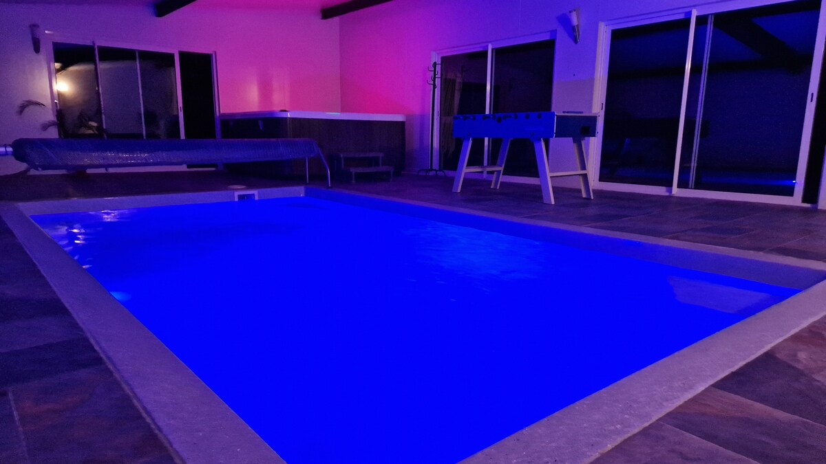 150平方米的热爱泳池室内私人水疗中心