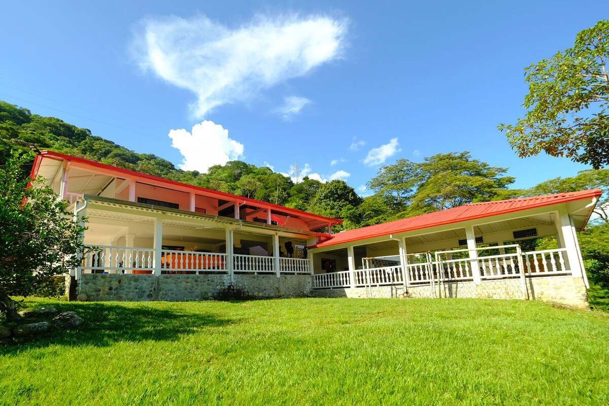 FINCA HOTEL sobre la vía Villavicencio acacias