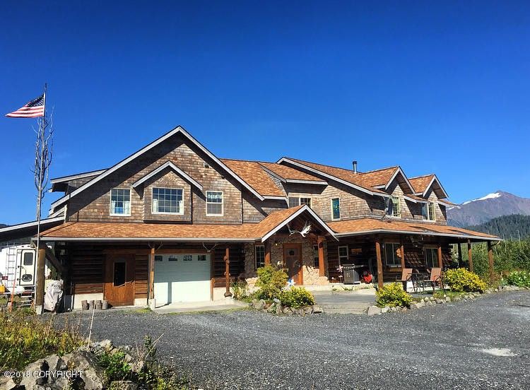 Eagle Nest Log Home with Wood Fired Creekside Sauna