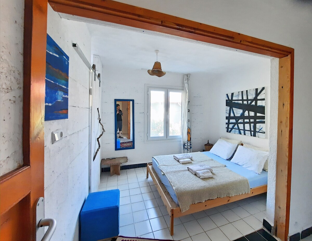 ada-art guesthouse - next to the sea - room 5