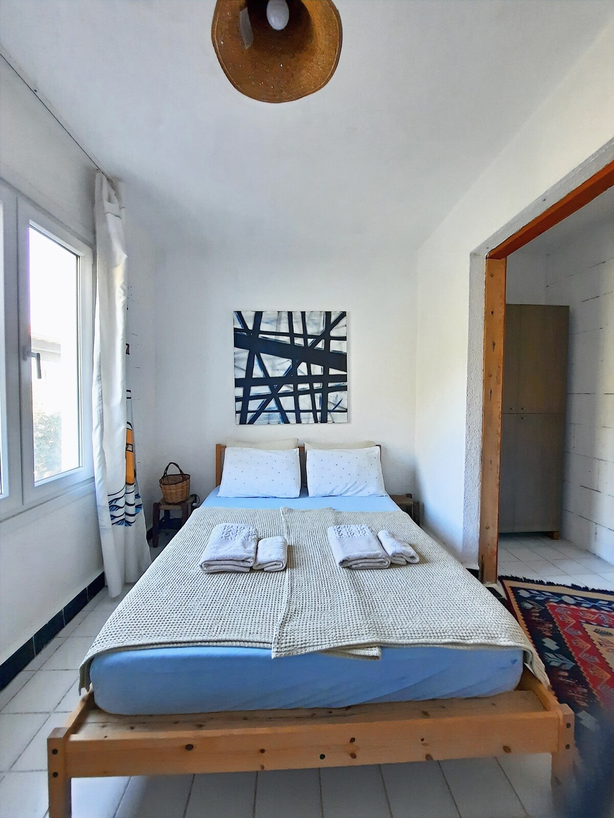 ada-art guesthouse - next to the sea - room 5