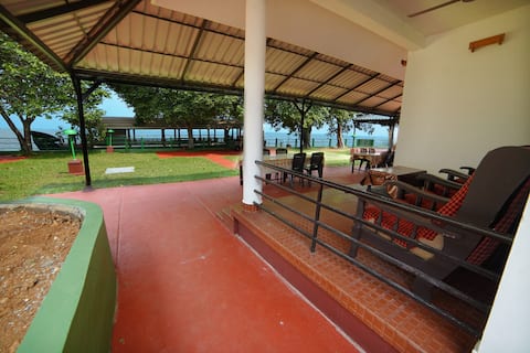 5 Lakeside Rooms, 10 Pax, in Kerala, India