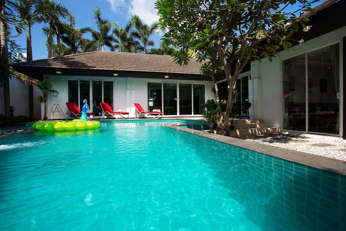 水晶泳池别墅，棕榈绿洲村， 4居室，烧烤