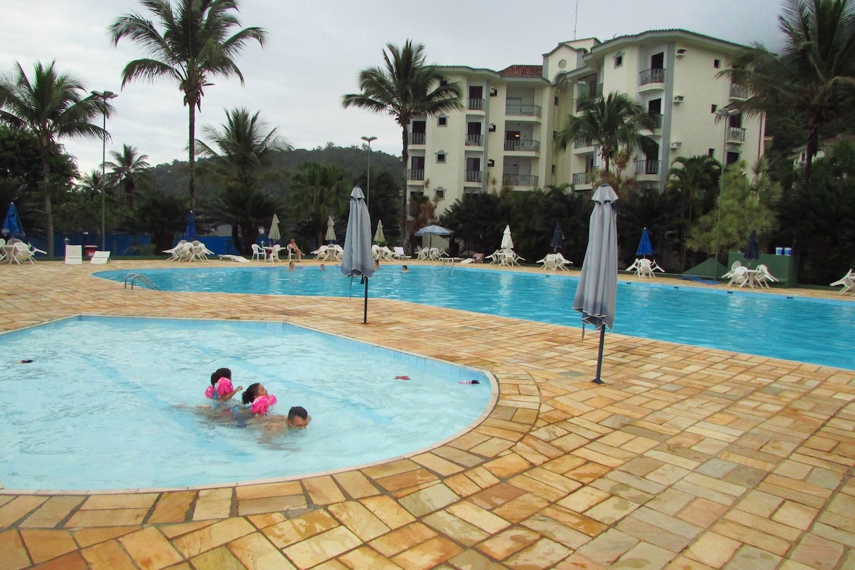 Praia das Toninhas ，配备泳池、空调和大量休闲！