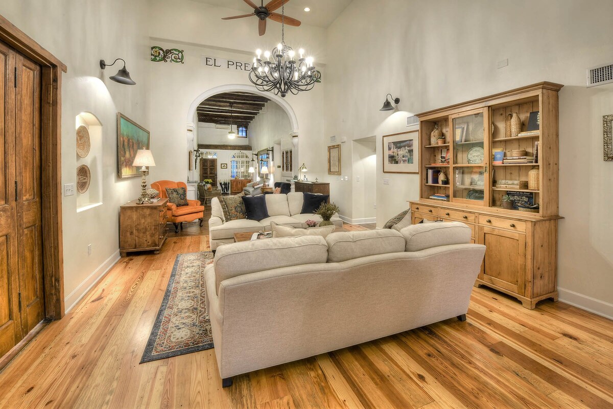 Charming 7-bedroom boutique inn in downtown Tucson