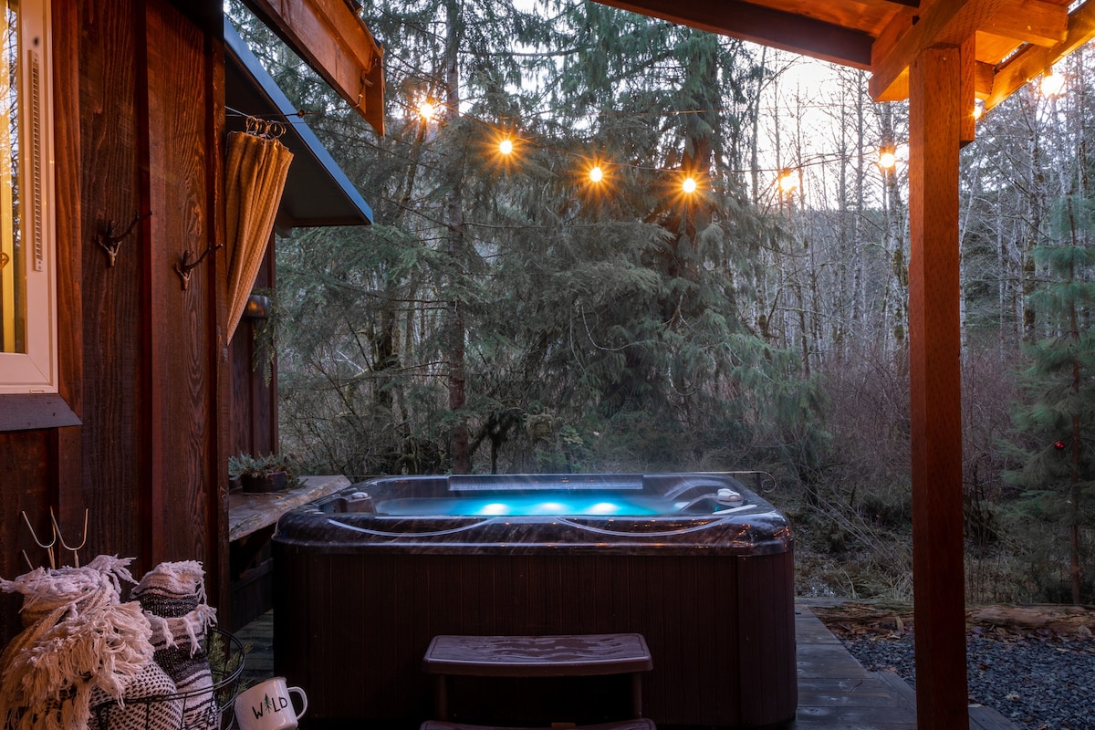 温馨小木屋@雷尼尔山：私人热水浴缸和桑拿房