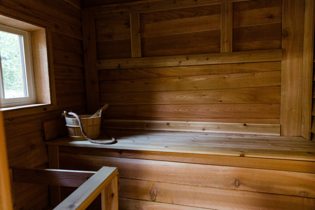 温馨小木屋@雷尼尔山：私人热水浴缸和桑拿房