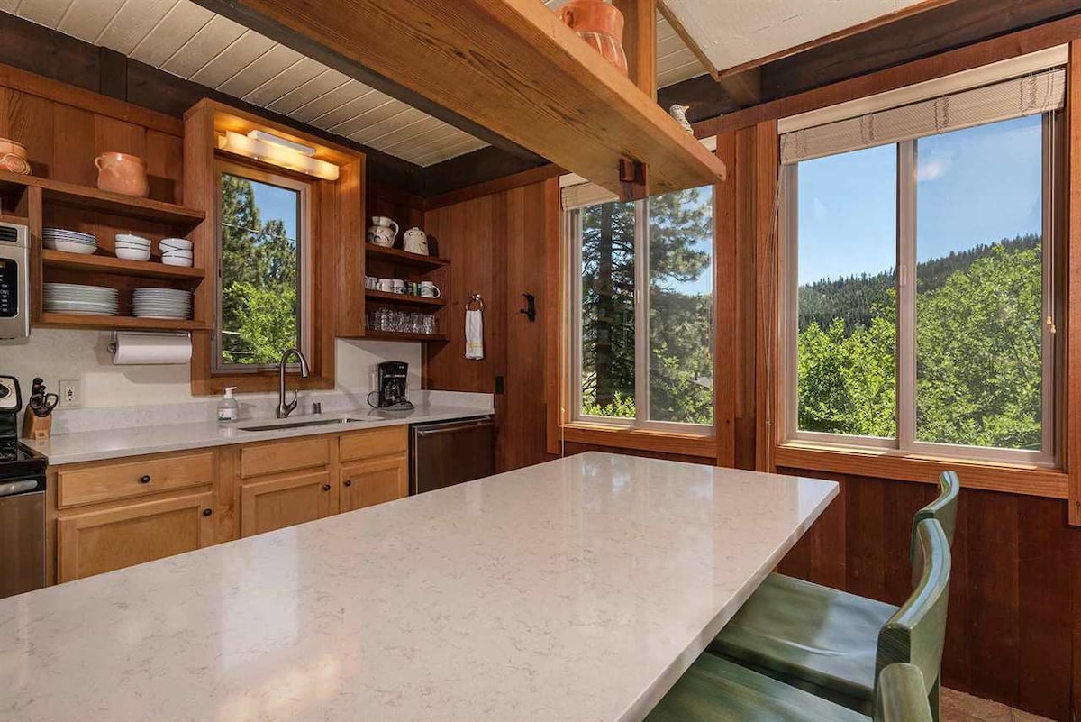 Cozy Home for Vacation at Squaw Valley Lake Tahoe