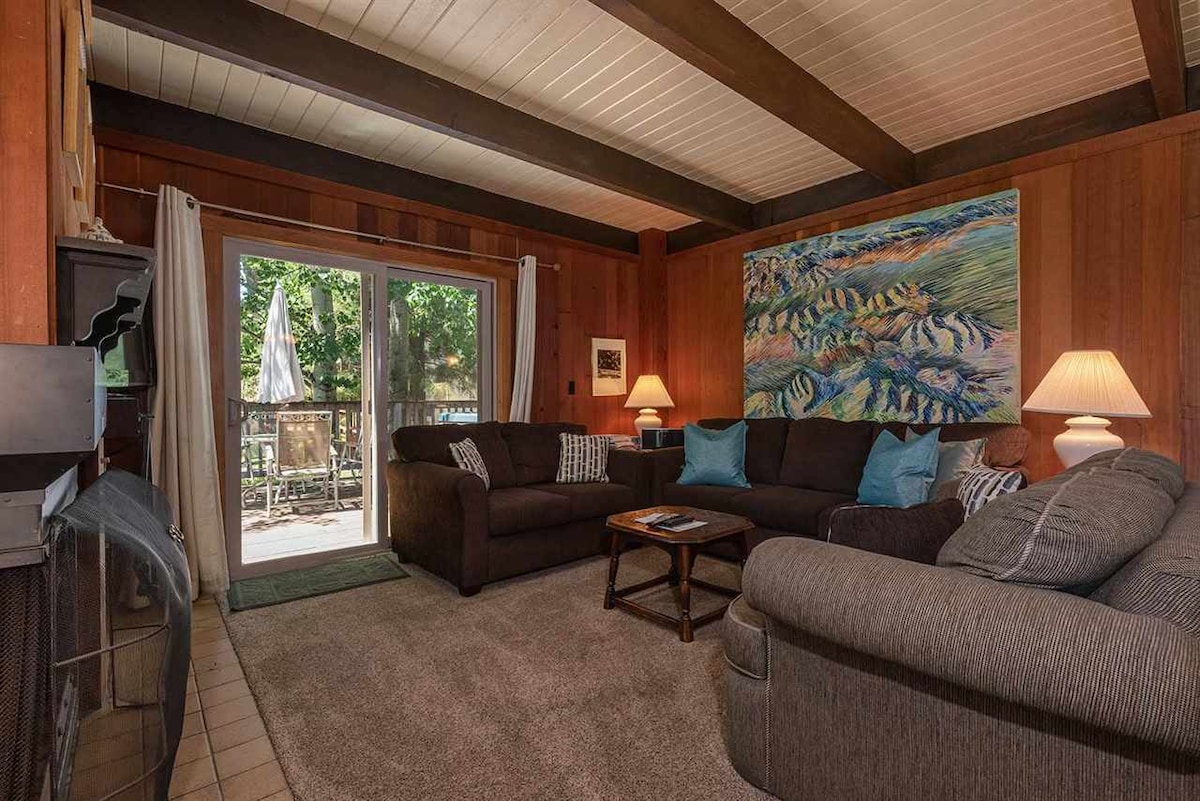 Cozy Home for Vacation at Squaw Valley Lake Tahoe