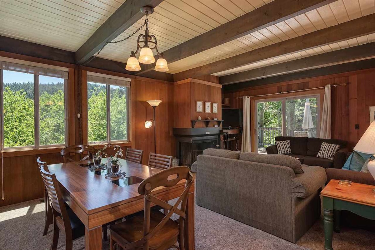 Cozy Home for Vacation at Squaw Valley Lake Tahoe